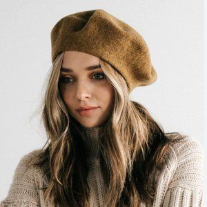 CLASSIC GIGI PIP SOPHIE BERET IN CAMEL